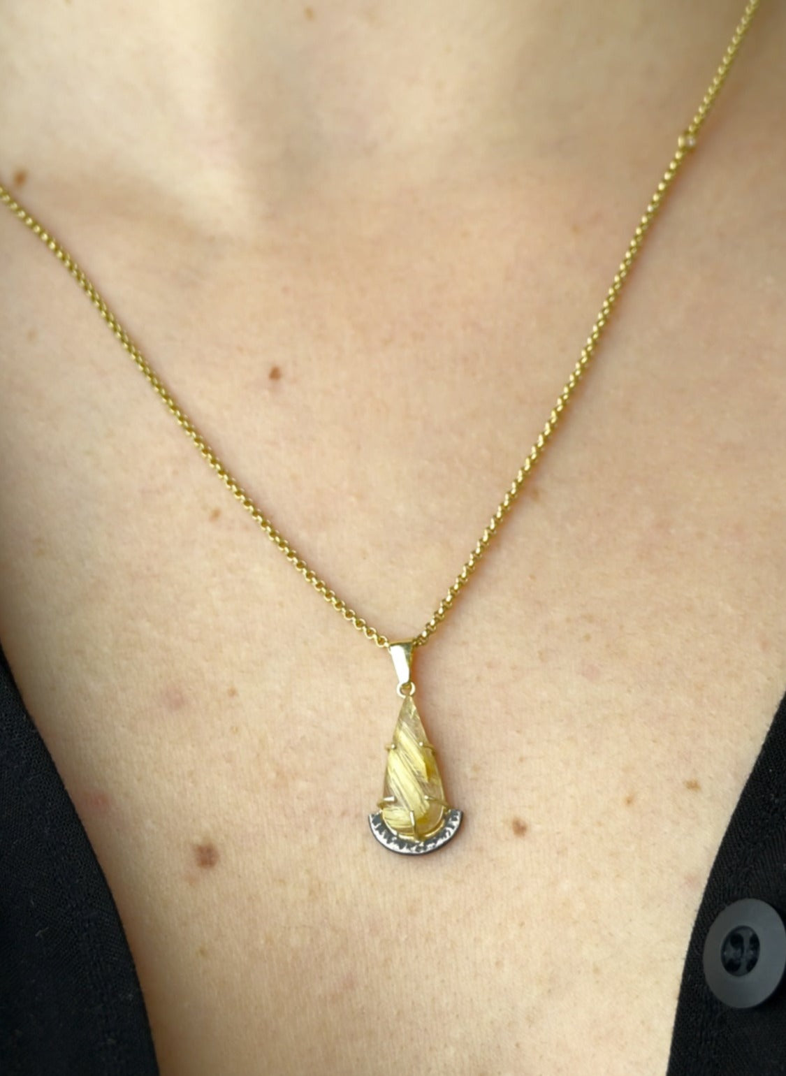 Pendant Gold Quartz